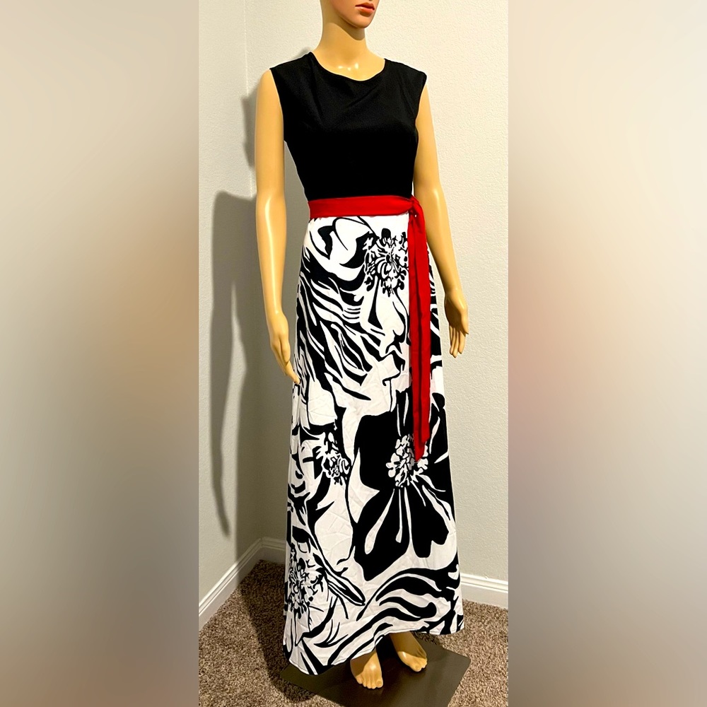 New sleeveless long dress. Never worn.